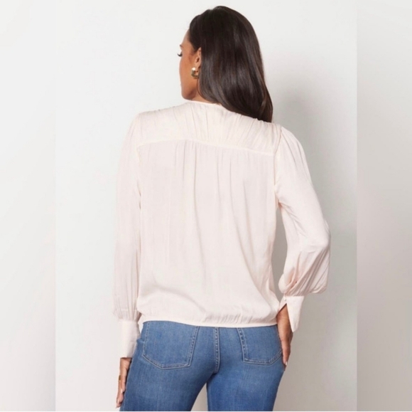 Evereve Rosalie Satin Surplice Long Sleeve Top Size Small - Picture 2 of 12